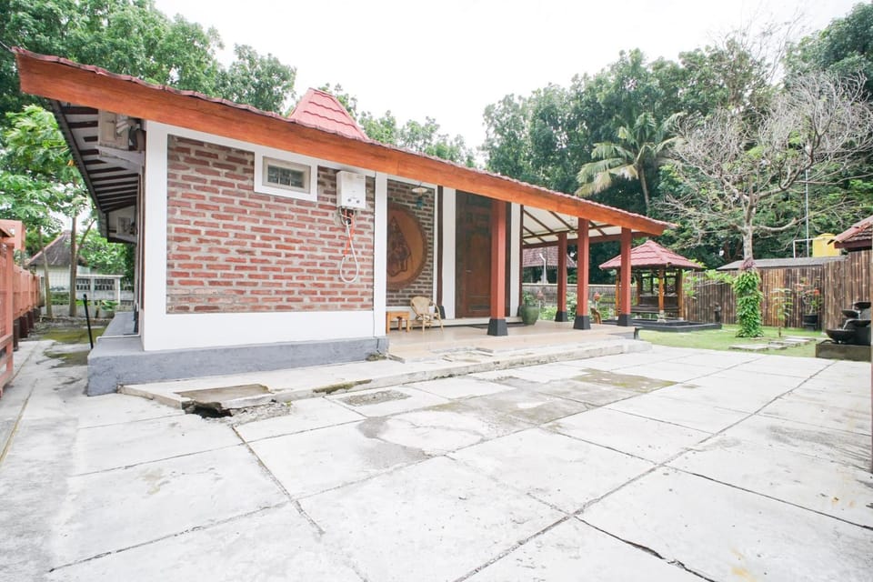 Property building, Garden view