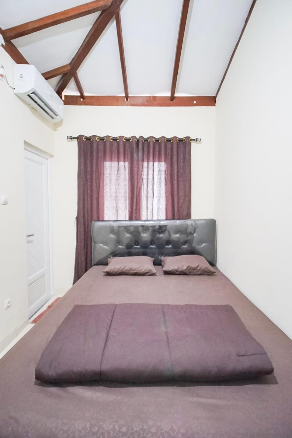Bed, Bedroom, air conditioner