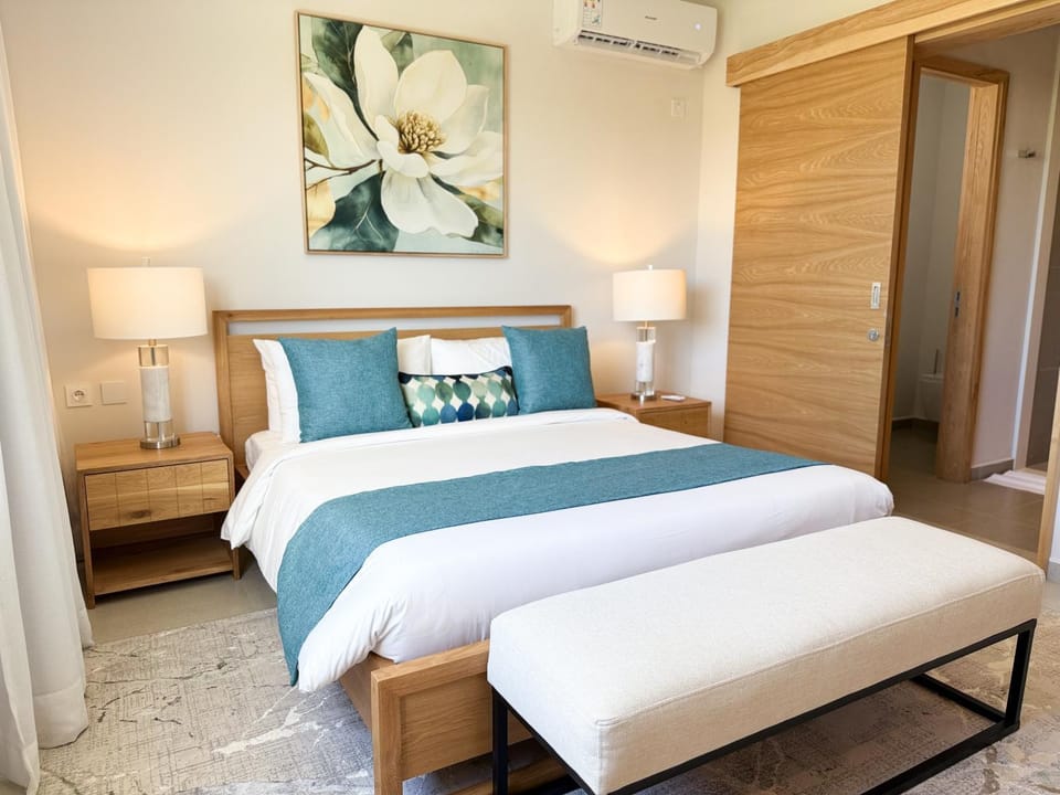 Photo of the whole room, Bedroom