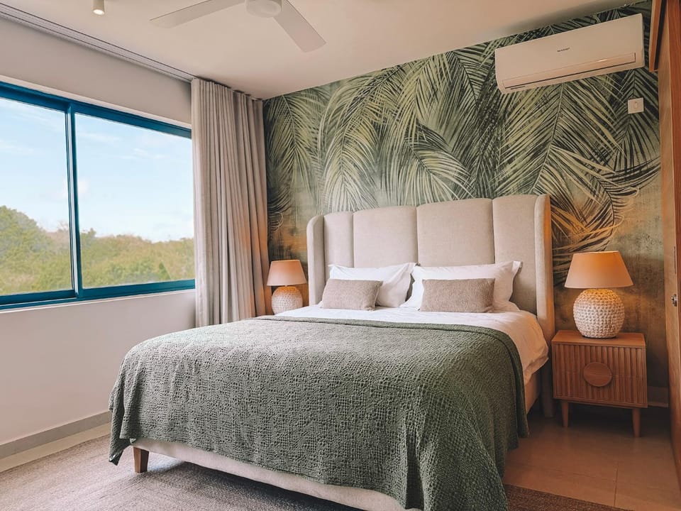 Photo of the whole room, Bedroom