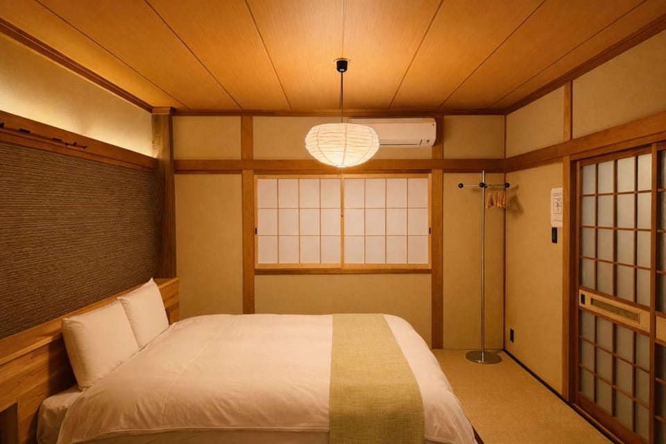 Photo of the whole room, Bedroom, air conditioner
