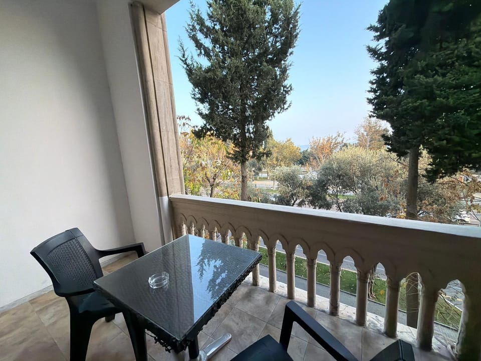 Balcony/Terrace, Garden view