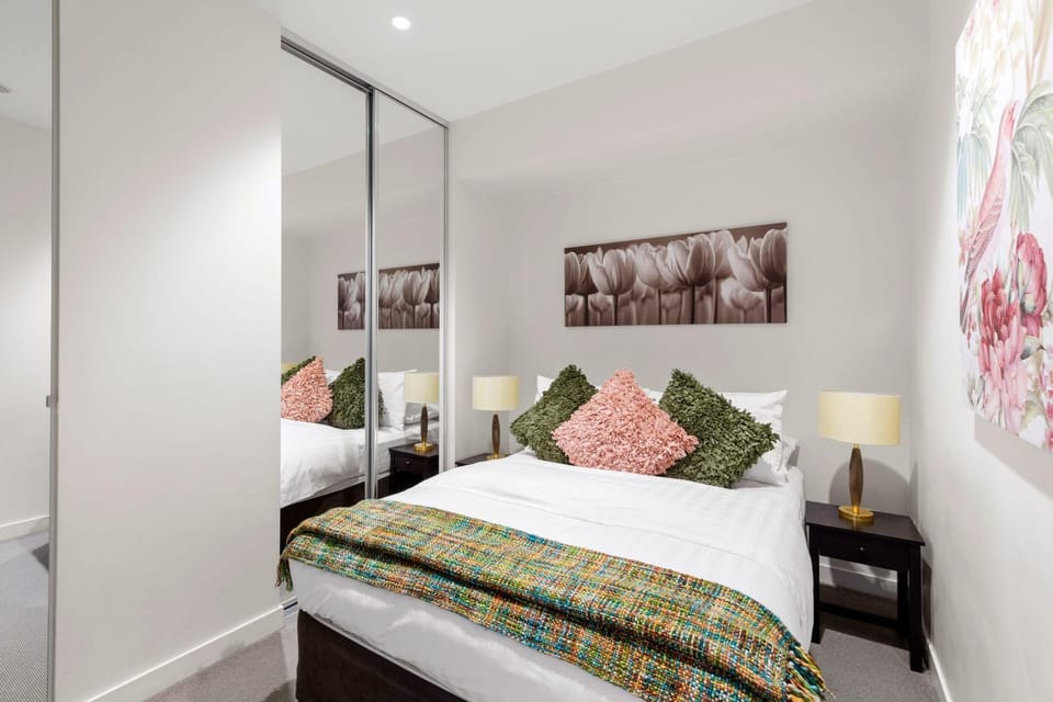 Chic & Cozy 2BR Apartment Close to Vic Market Apartment in Melbourne