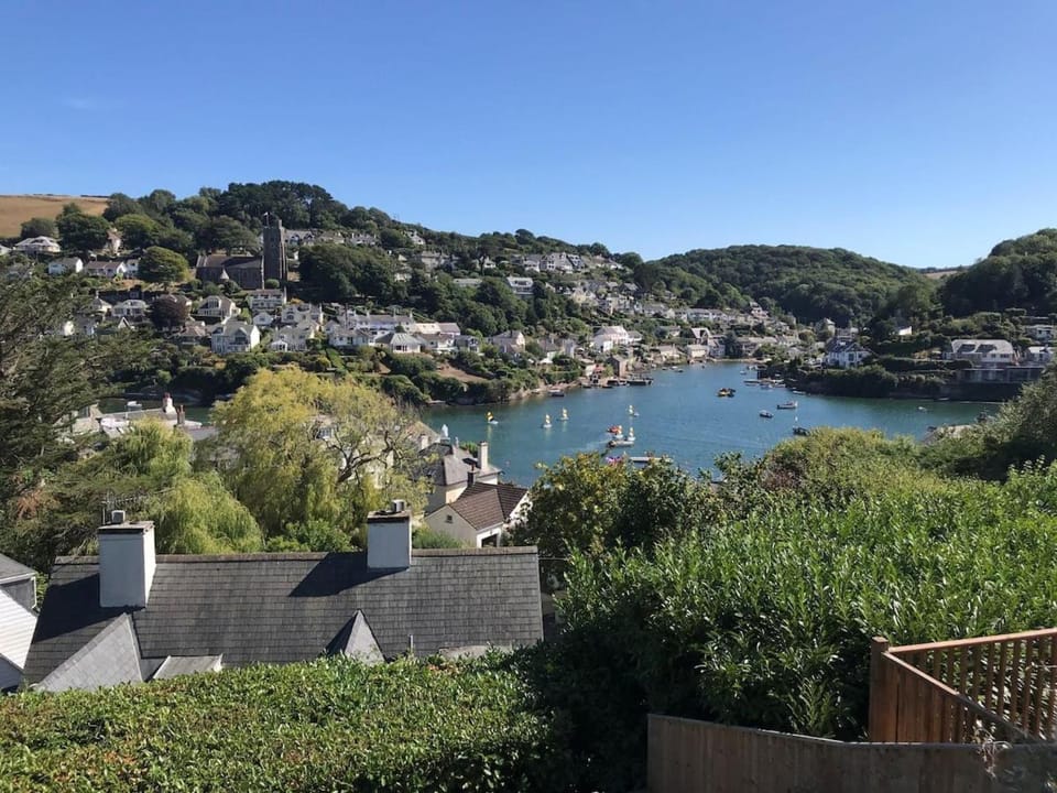 Southerly- 2 bedroom home overlooking the River House in Newton Ferrers