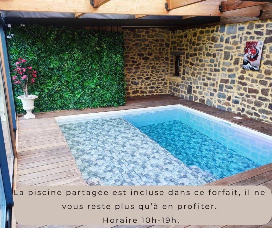 Piscine avec Les Gîtes du Rouyon House in Brittany