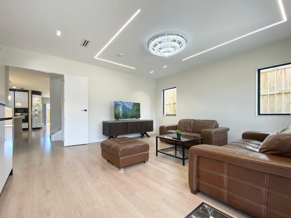 Koromeke Luxury 370sqm New Build, Ideal for Groups House in Auckland