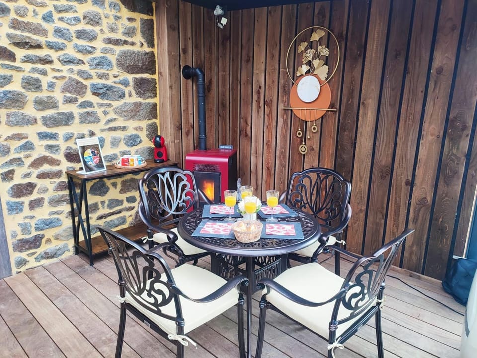 Piscine avec La rouyonnaise House in Brittany