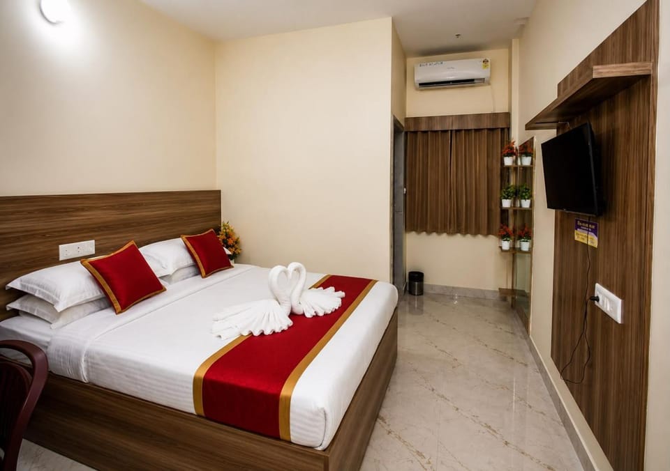 Bed, TV and multimedia, Bedroom, air conditioner