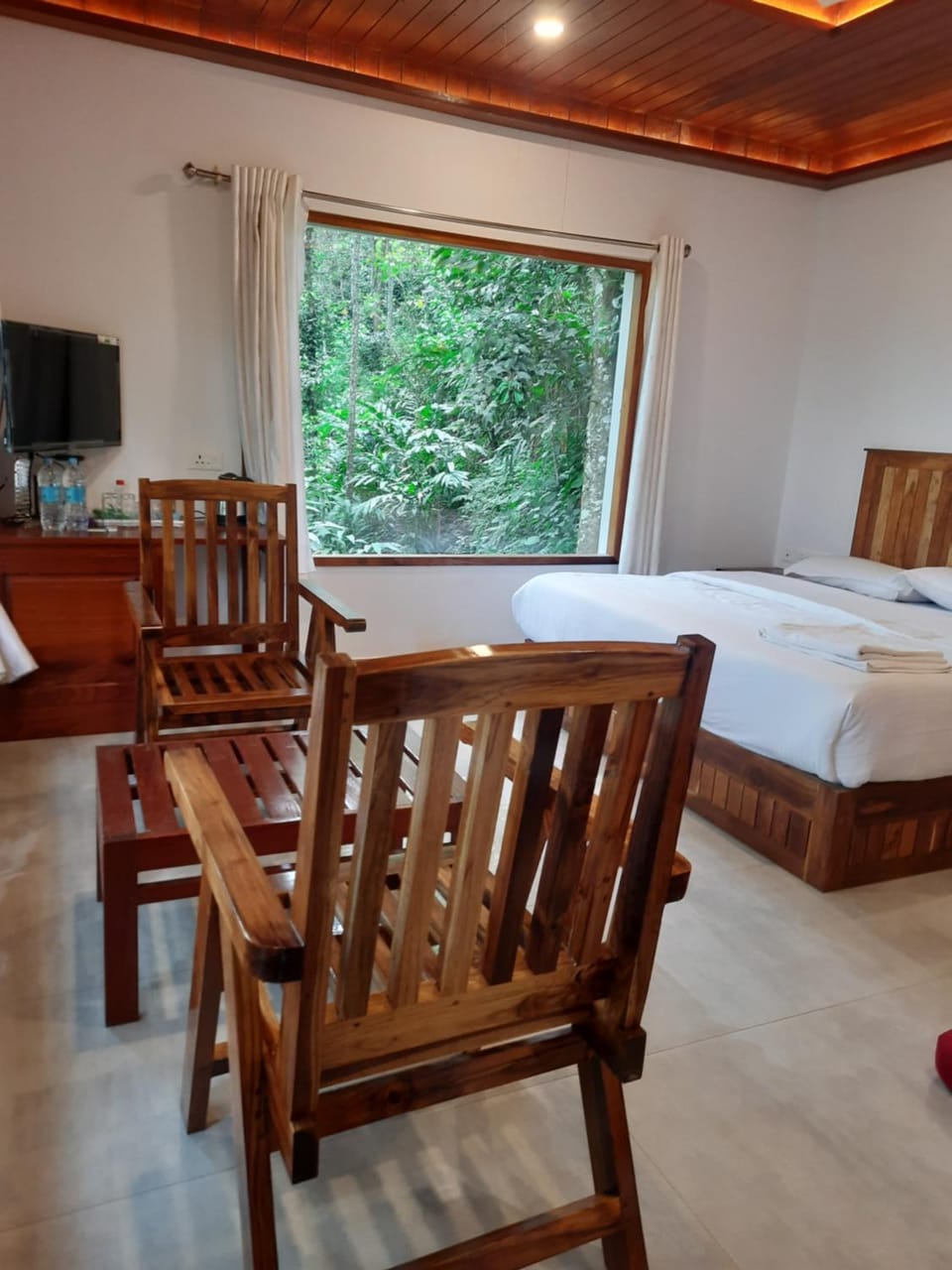 Communal lounge/ TV room, Bed, Bedroom