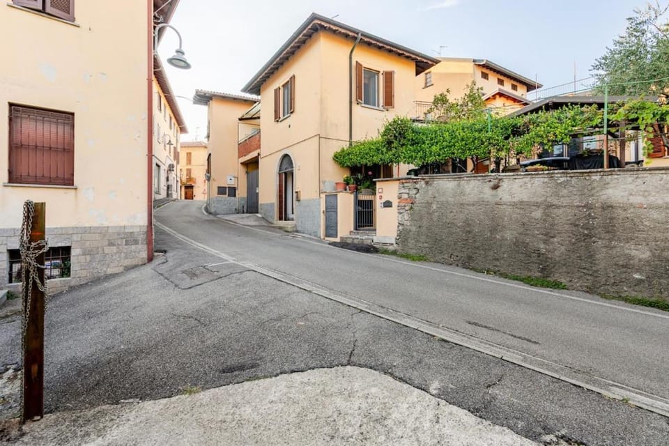 Casetta gialla in Brianza - Monticello Brianza - NON E' CASATENOVO Apartment in Province of Lecco