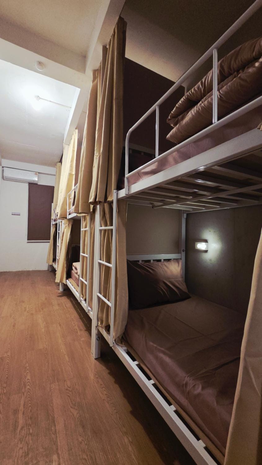 Zanit Hostel Private room ,Mix dorm and Female dorm Hostel in Bangkok