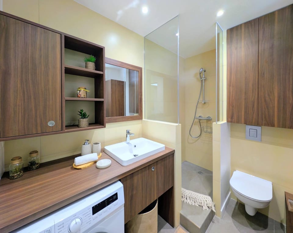 Shower, Toilet, Bathroom, towels
