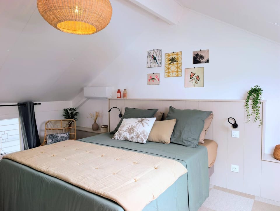 Bed, Bedroom