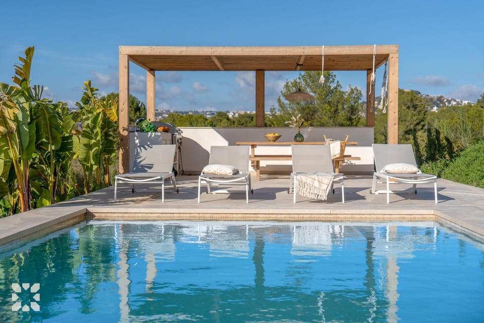 Patio, Day, Natural landscape, Living room, Seating area, Pool view, Swimming pool, sunbed