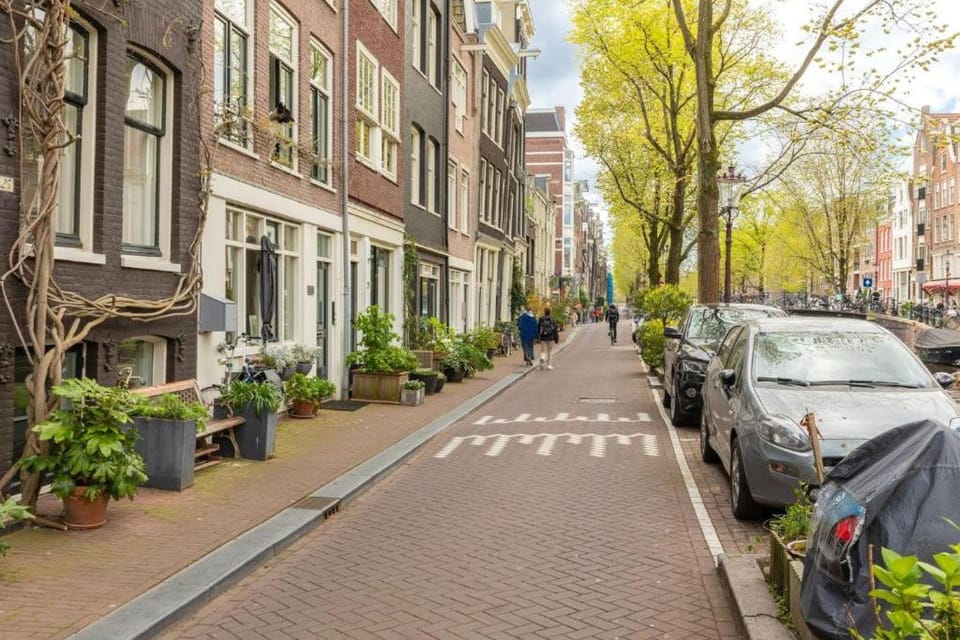 Canal house Egelantiersgracht with private garden Apartment in Amsterdam