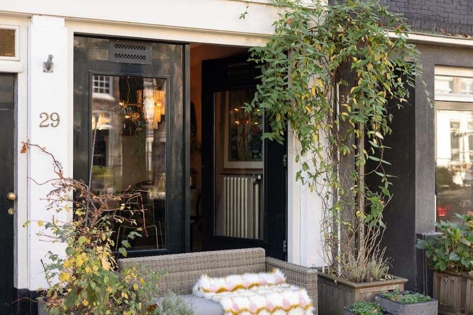 Canal house Egelantiersgracht with private garden Apartment in Amsterdam
