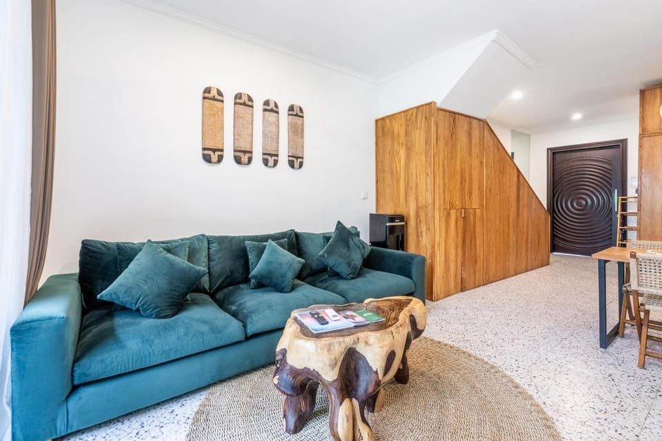 Living room, Decorative detail, Seating area