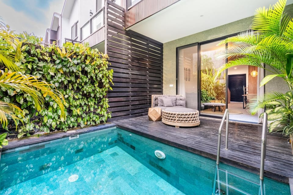 Property building, Patio, Garden, Balcony/Terrace, Pool view, Swimming pool, Swimming pool
