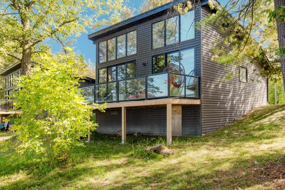 Property building, Patio, Day, Summer, Balcony/Terrace