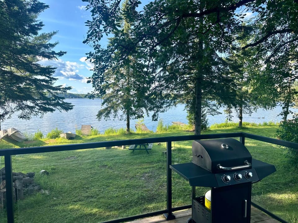 Bed, Day, Summer, View (from property/room), Bedroom, Garden view, Lake view, Landmark view, towels