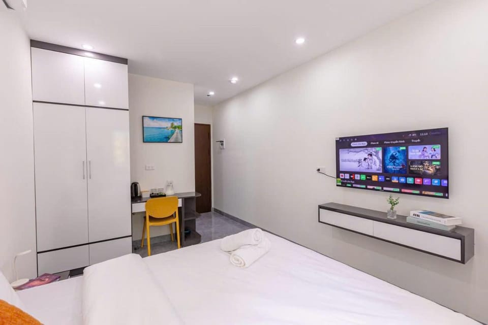 Communal lounge/ TV room, Bed, TV and multimedia, Photo of the whole room, Evening entertainment, Bedroom, wardrobe