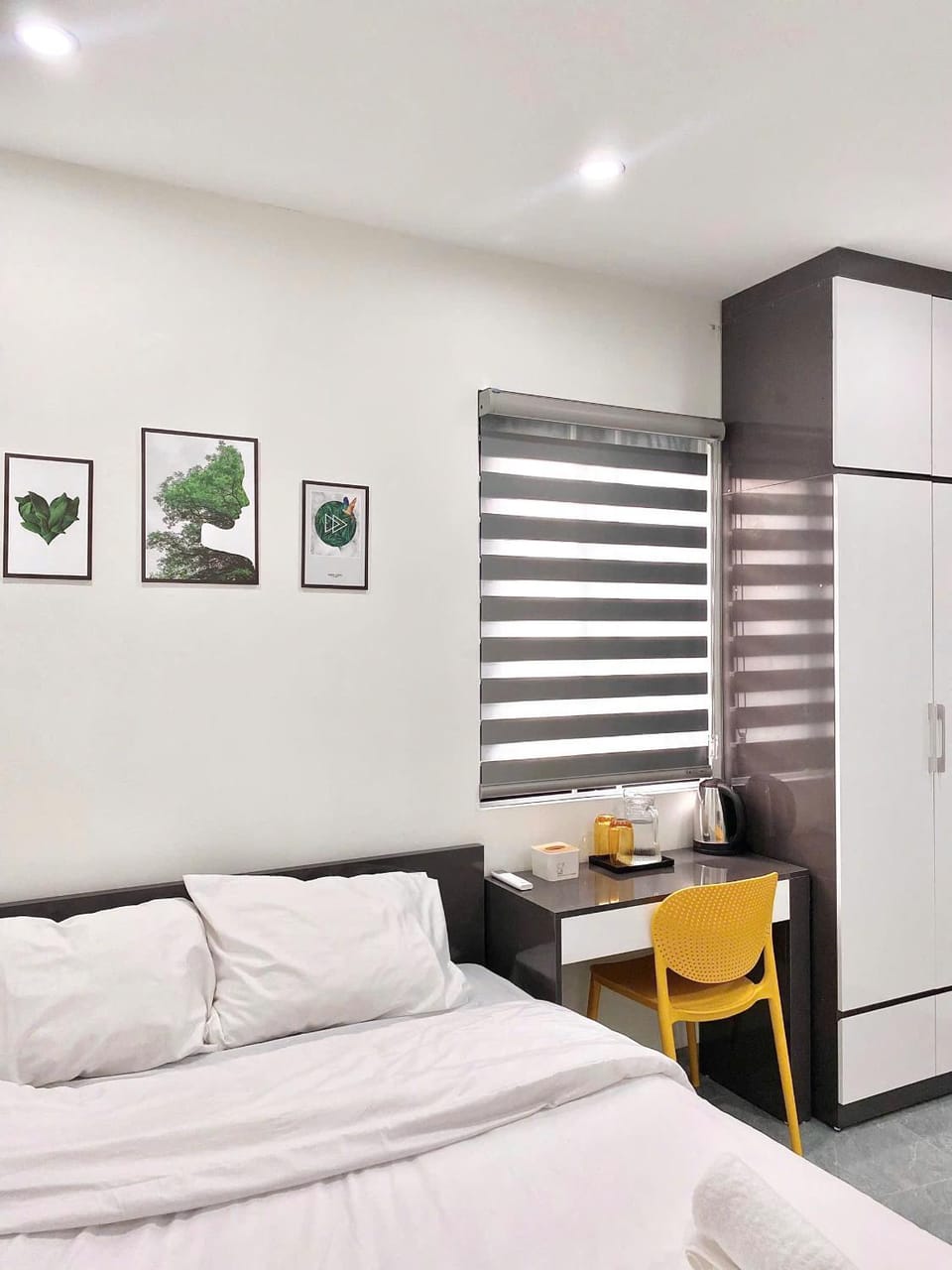 Bed, Living room, Photo of the whole room, Seating area, Dining area, Bedroom, wardrobe