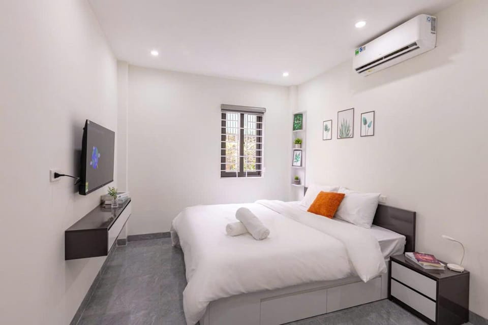 Bed, TV and multimedia, Photo of the whole room, Evening entertainment, Bedroom, air conditioner