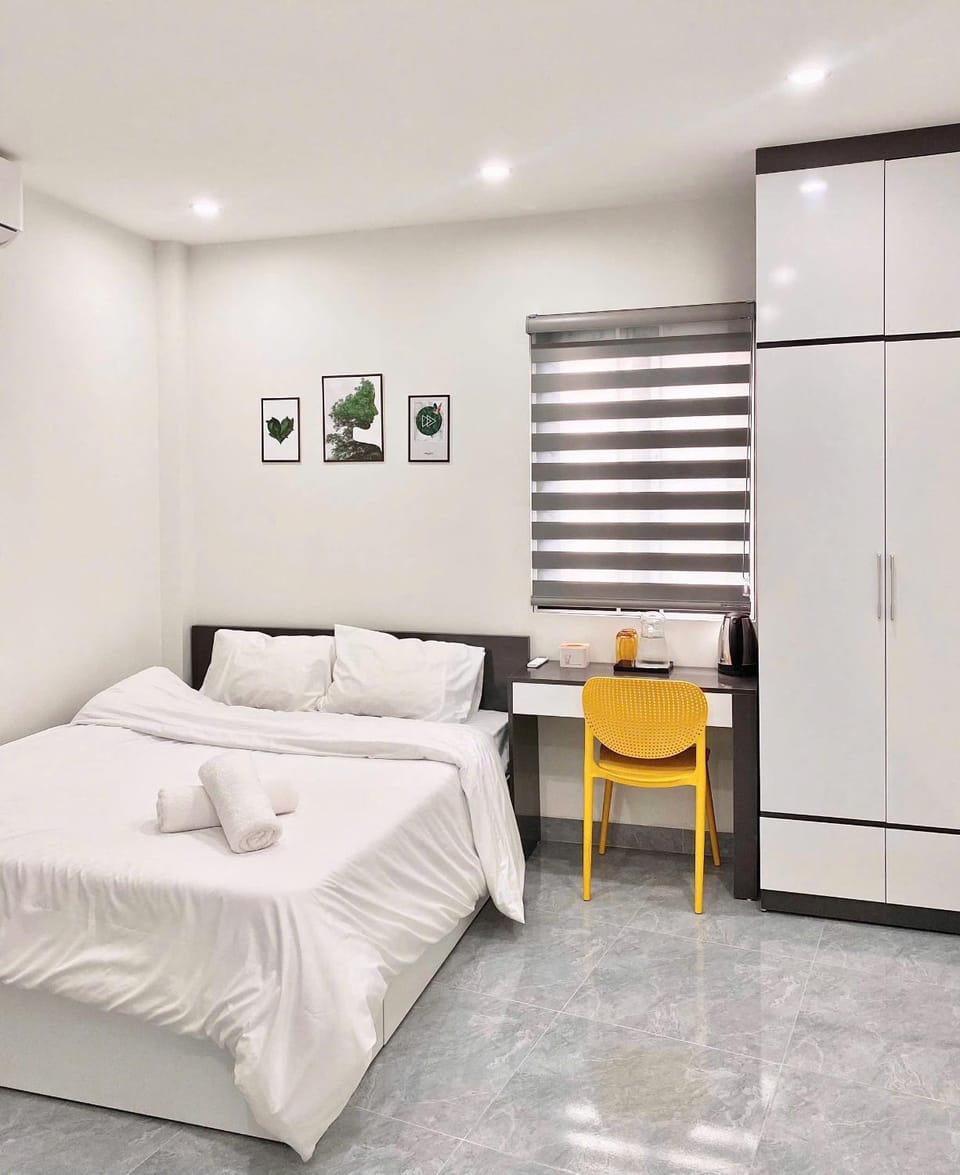Bed, Living room, Photo of the whole room, Seating area, Bedroom, wardrobe
