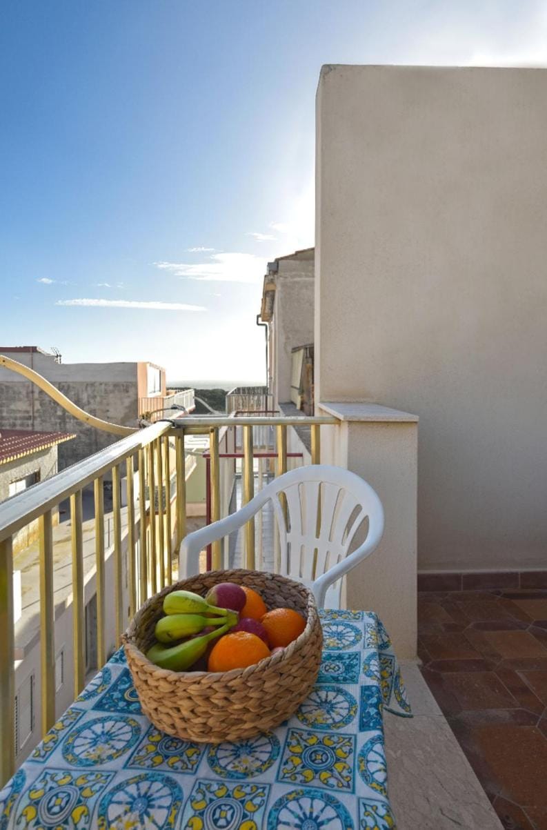Day, Natural landscape, View (from property/room), Balcony/Terrace, Food and drinks, Dining area, Food