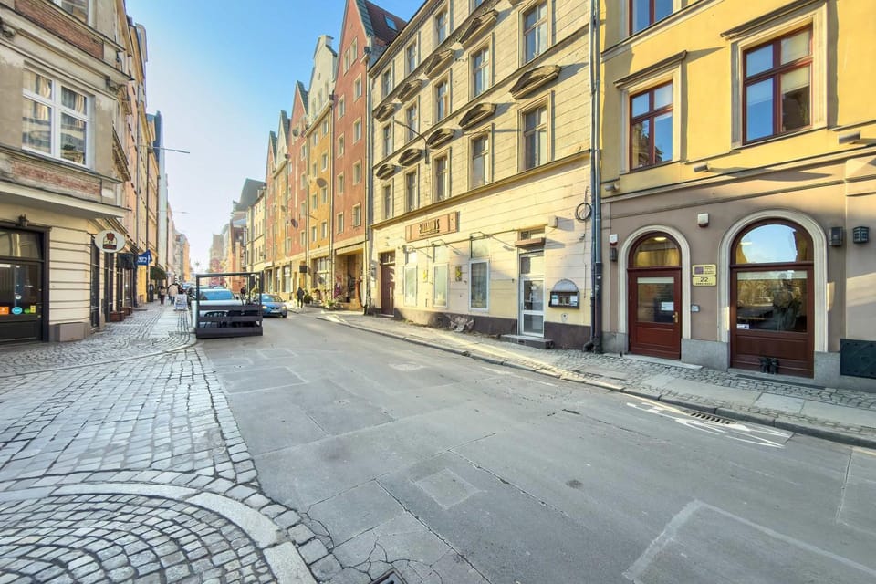 Property building, Day, Neighbourhood, City view, Street view, Location