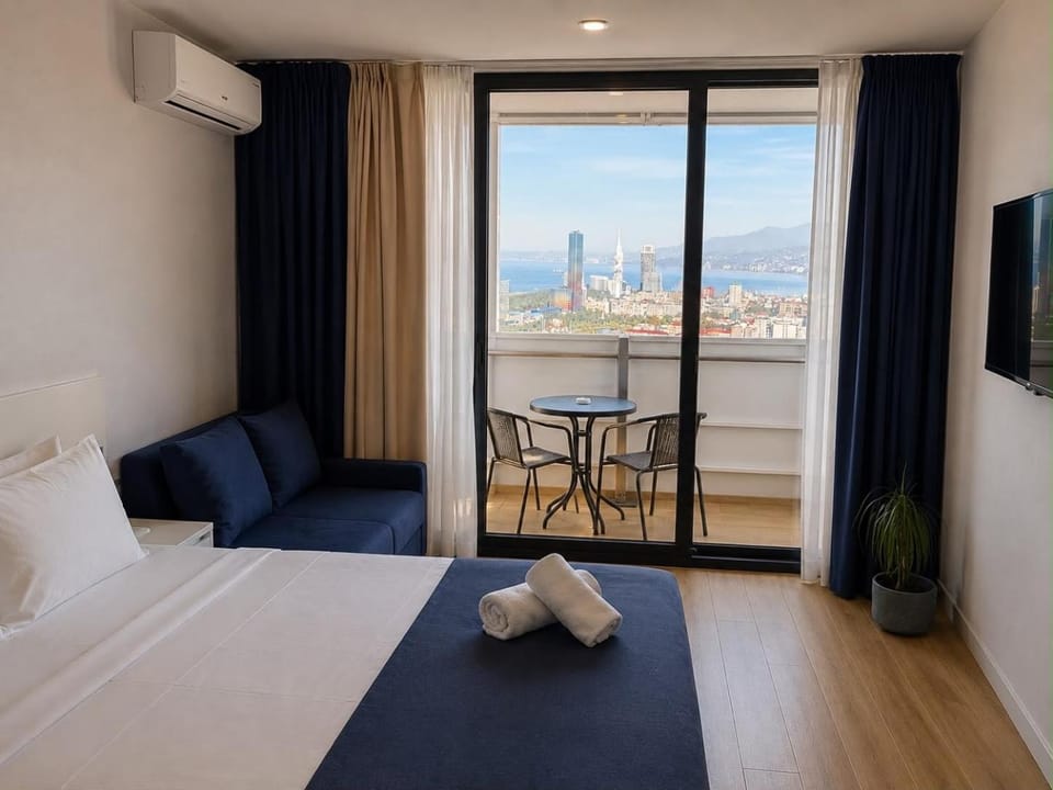 Communal lounge/ TV room, Bed, TV and multimedia, View (from property/room), Balcony/Terrace, Living room, Photo of the whole room, Seating area, Evening entertainment, Bedroom, hair dresser, towels, air conditioner