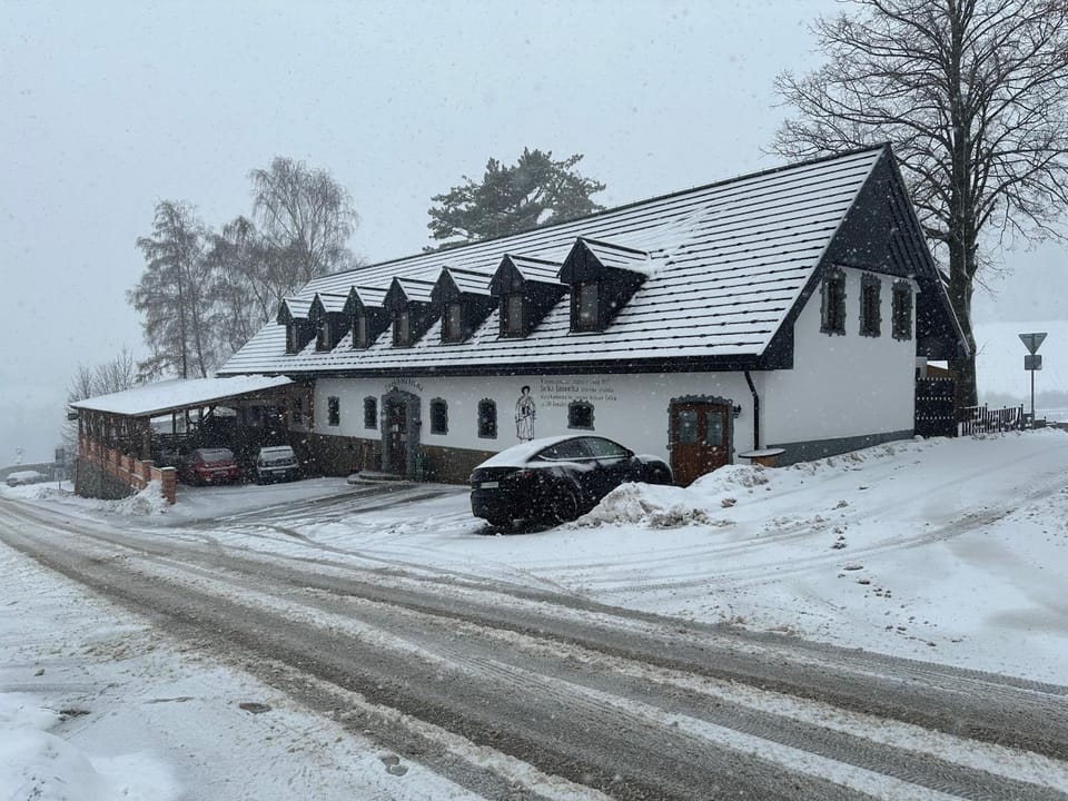 Property building, Restaurant/places to eat