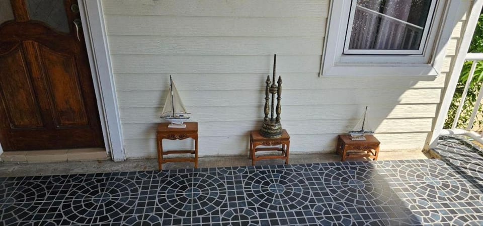Unicorn Estates Bed and Breakfast in Nong Kae