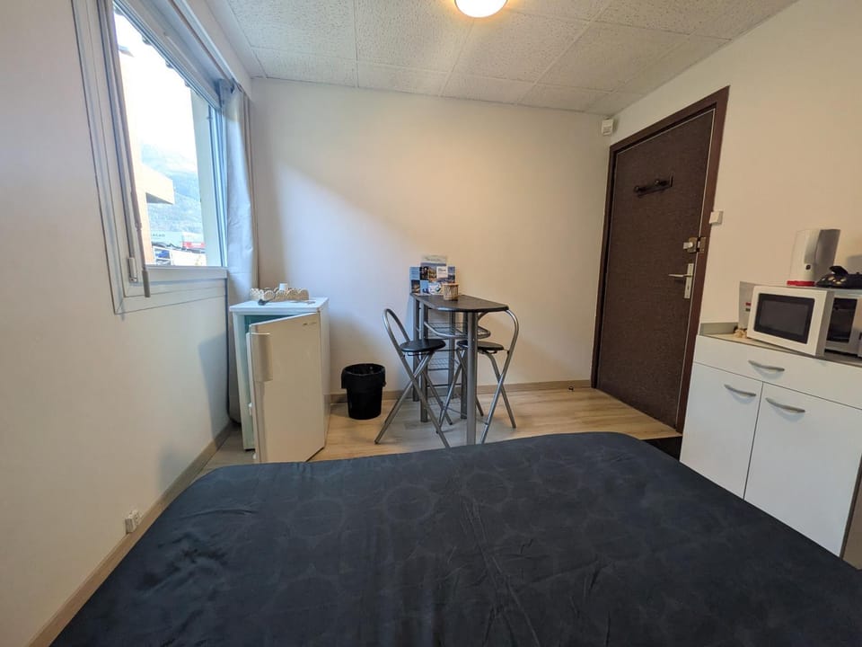 AirBnBri' Chambre à Louer RDC Maison Bed and Breakfast in Briançon