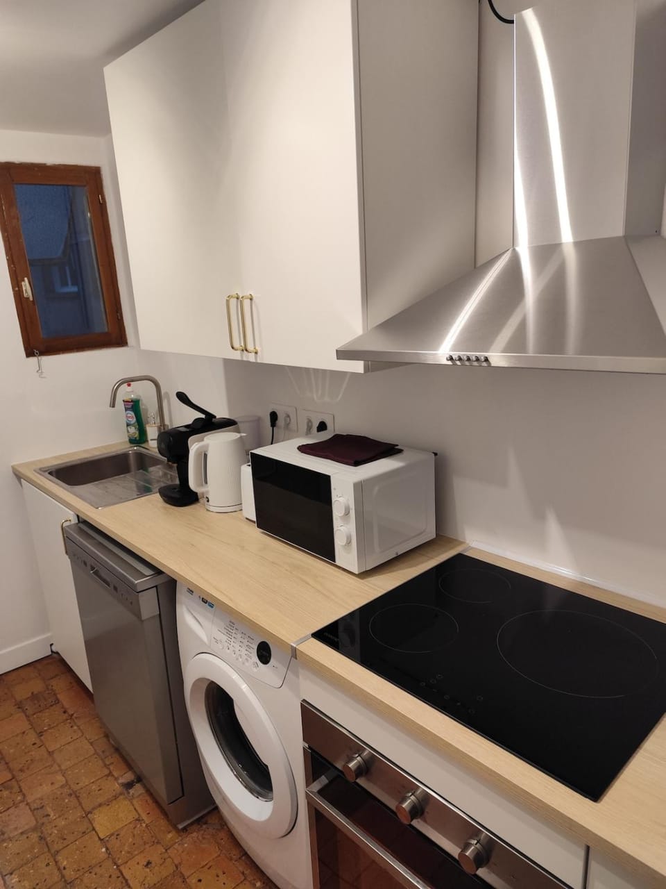 Kitchen or kitchenette, dishwasher, oven, stove, toaster, washing machine