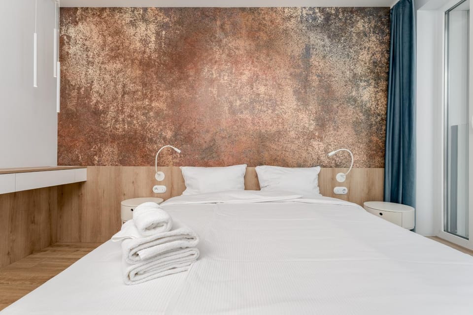Bed, Bedroom, towels