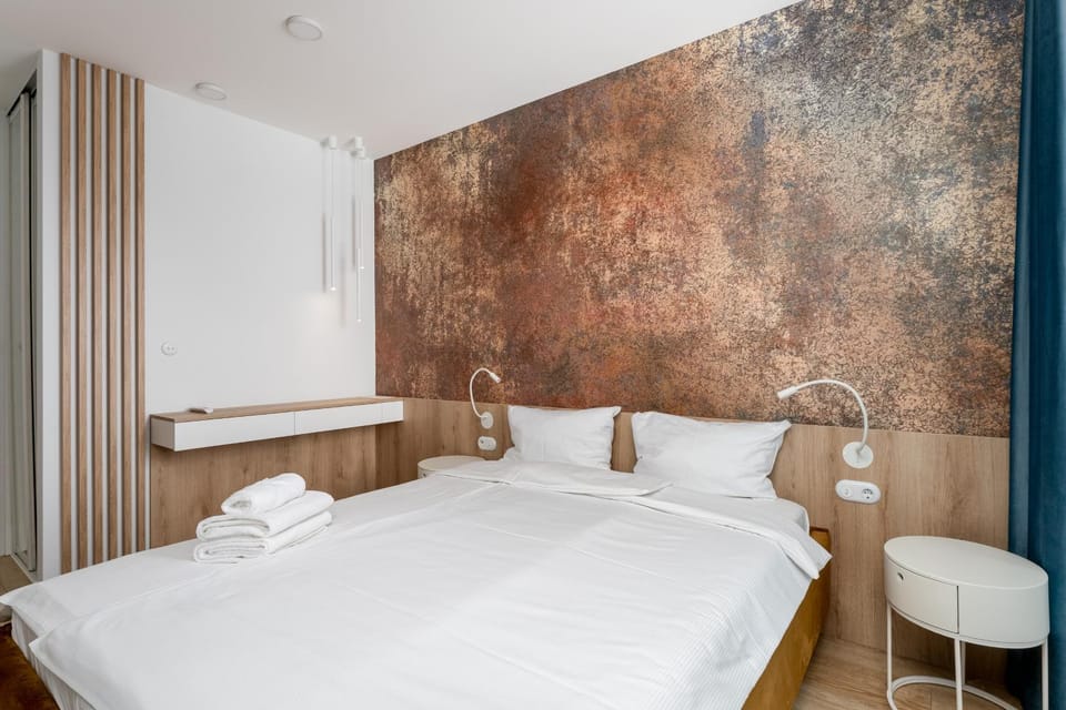 Bed, Bedroom, towels