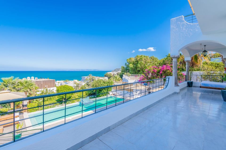 Pool view, Sea view