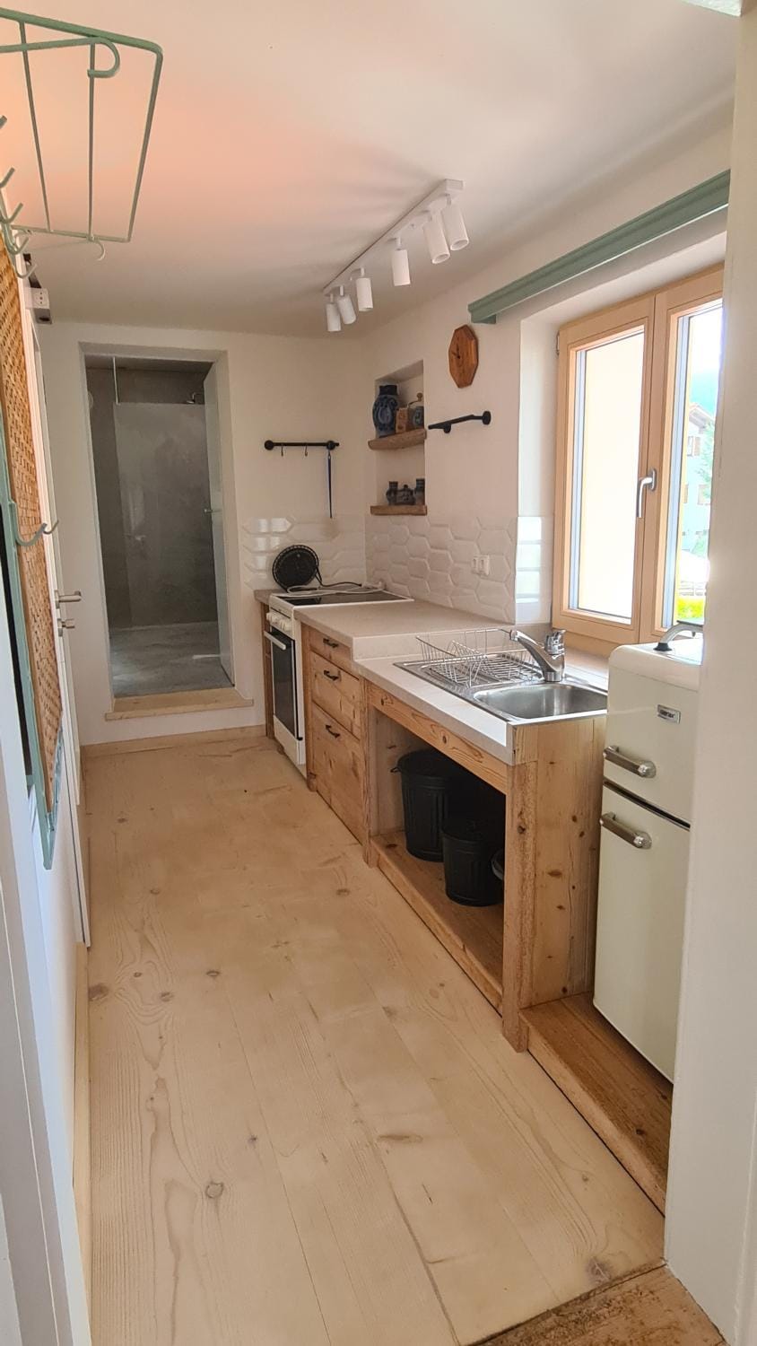 Kitchen or kitchenette