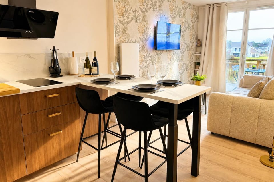 Kitchen or kitchenette, Living room, Dining area