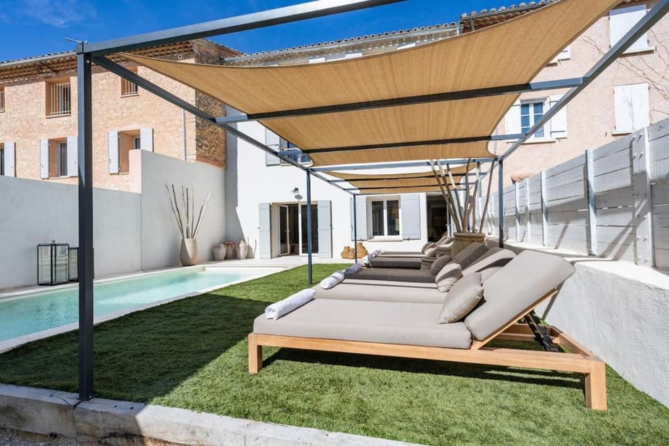 Property building, Patio, Spring, Day, Garden, Living room, Garden view, Swimming pool, sunbed