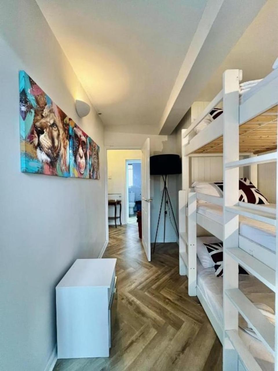 Bright top floor Flat in Paddington Apartment in City of Westminster