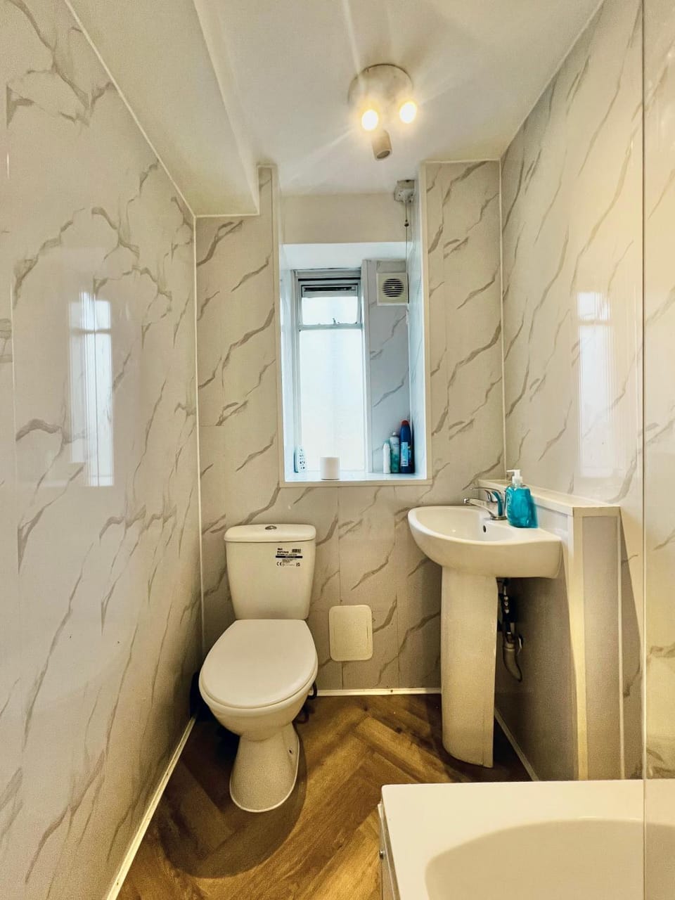 Bright top floor Flat in Paddington Apartment in City of Westminster