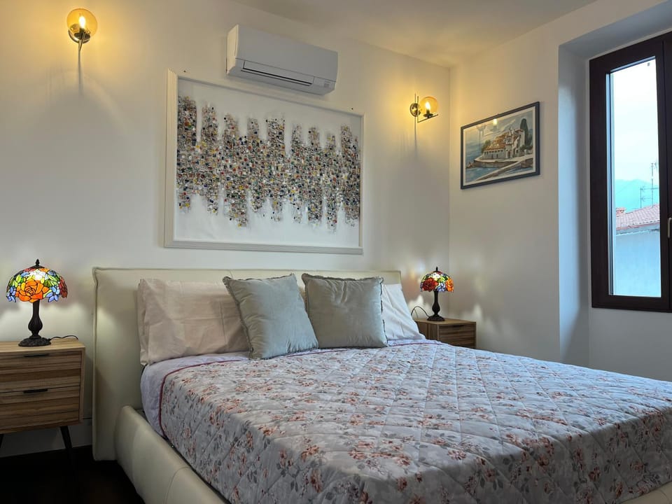 Bed, Bedroom, air conditioner