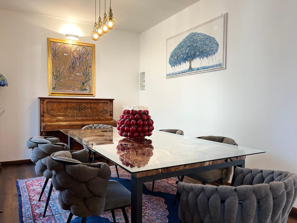 Living room, Seating area, Dining area