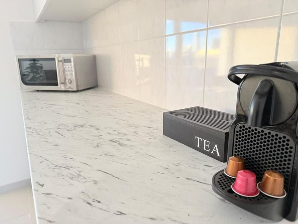 Coffee/tea facilities, Kitchen or kitchenette, microwave