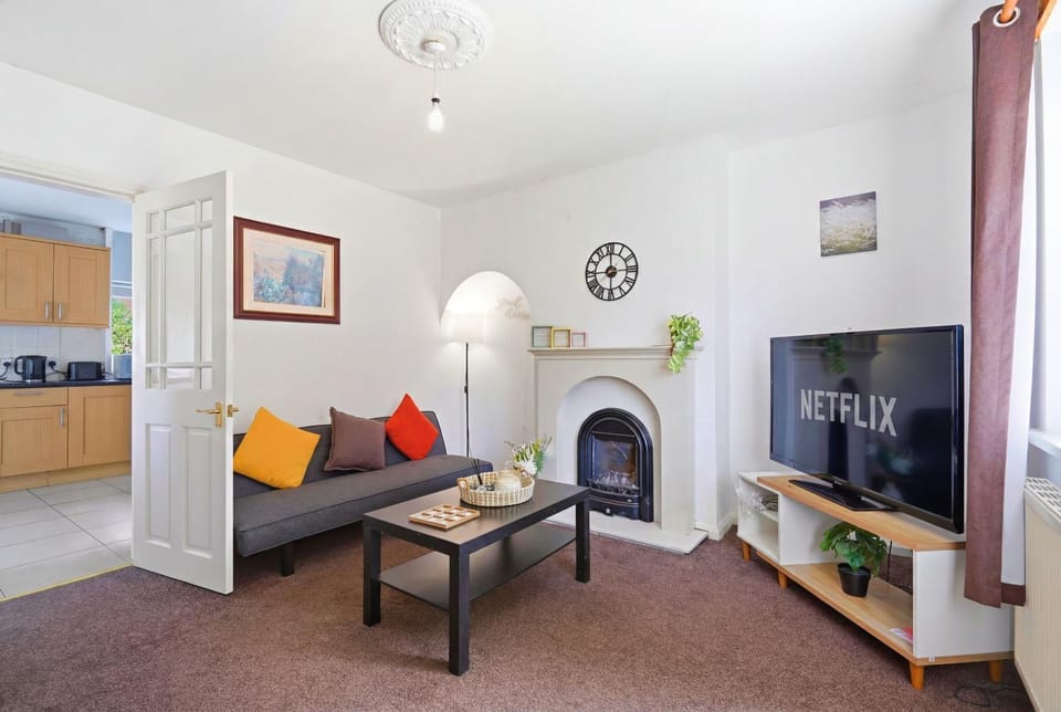 Cosy 3 Bedroom in Birmingham House in Oldbury
