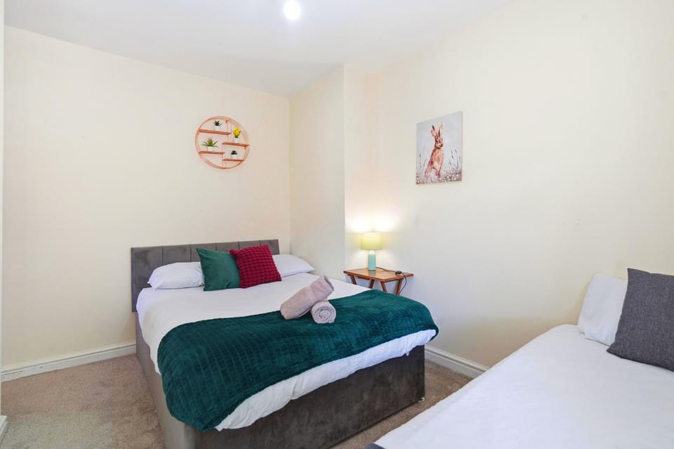 Cosy 3 Bedroom in Birmingham House in Oldbury