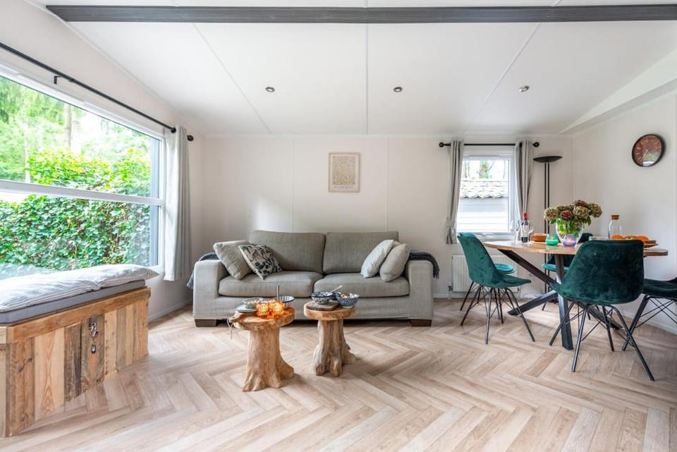 Canary Cottage Wellness - Sauna & Hottub Chalet in Hoenderloo