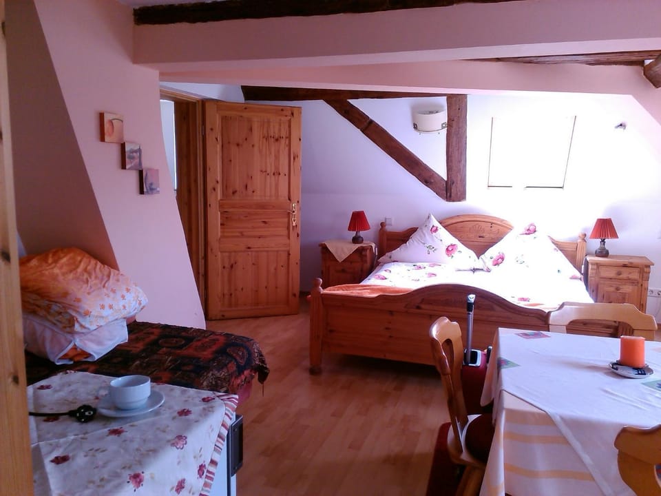 Day, Photo of the whole room